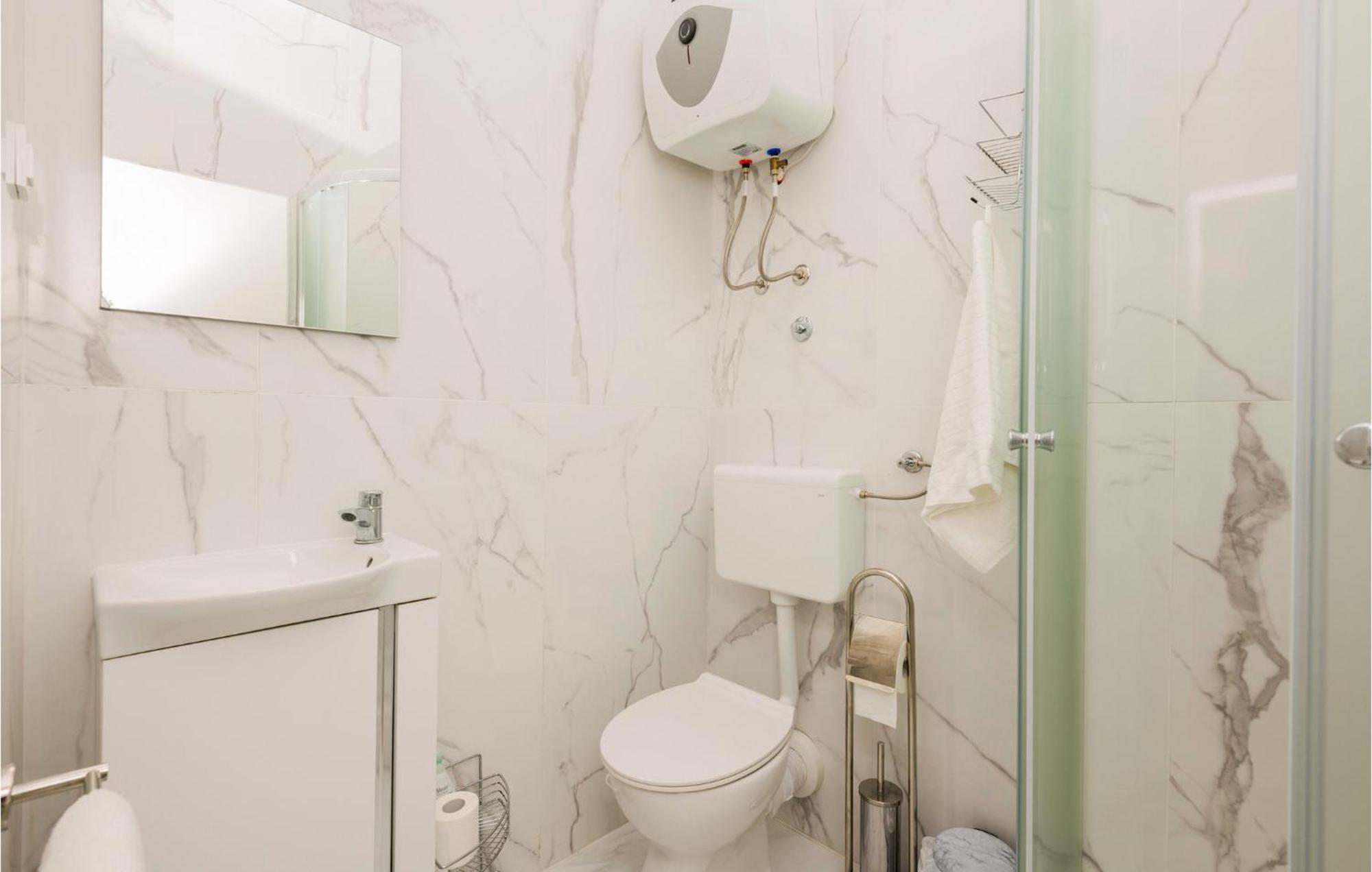 Nice Apartment In Podaca With Wi-Fi Екстер'єр фото