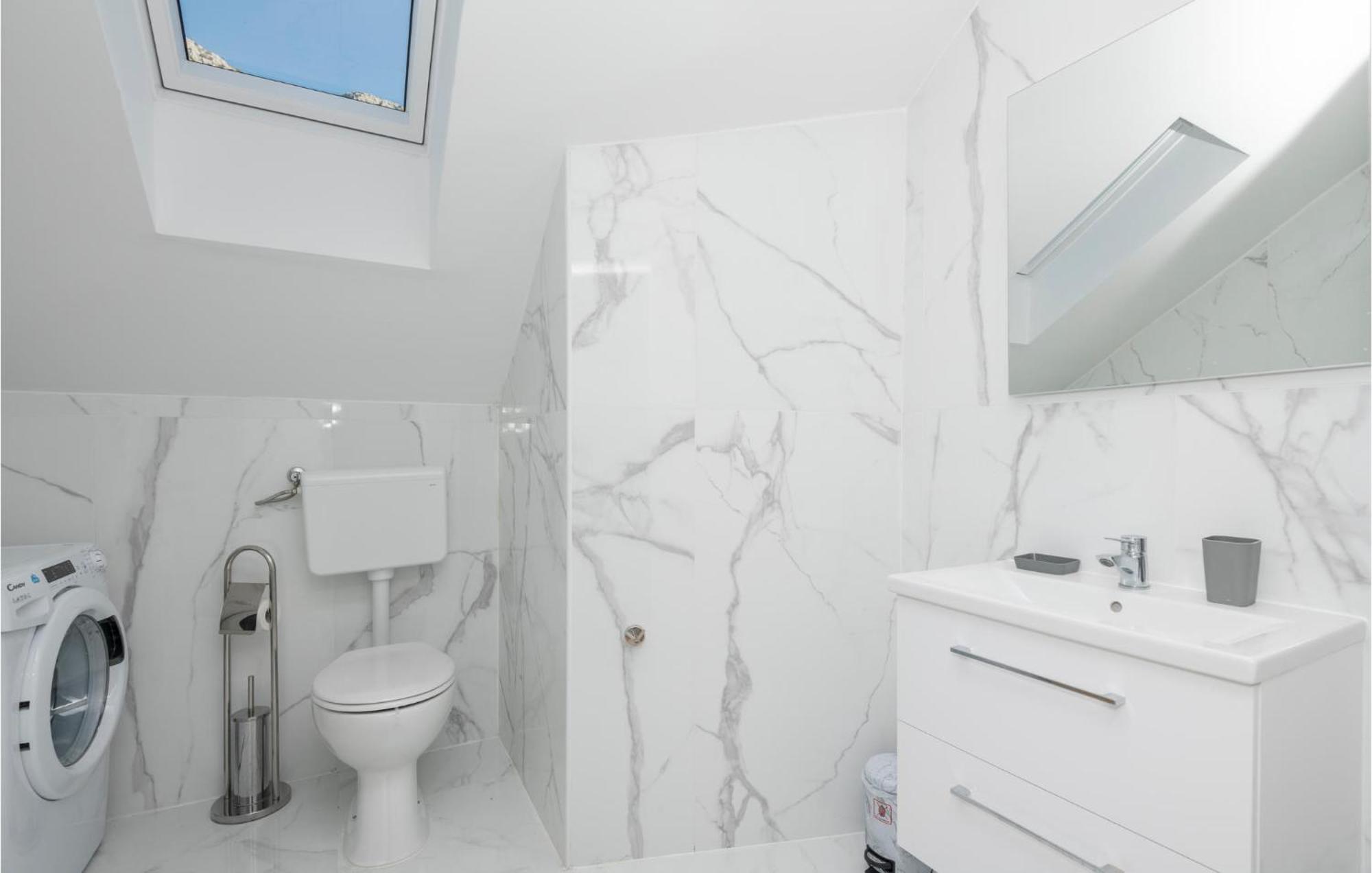 Nice Apartment In Podaca With Wi-Fi Екстер'єр фото